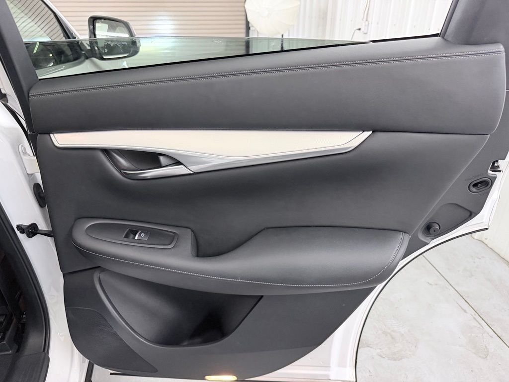 Used 2020 White INFINITI LUXE image 34