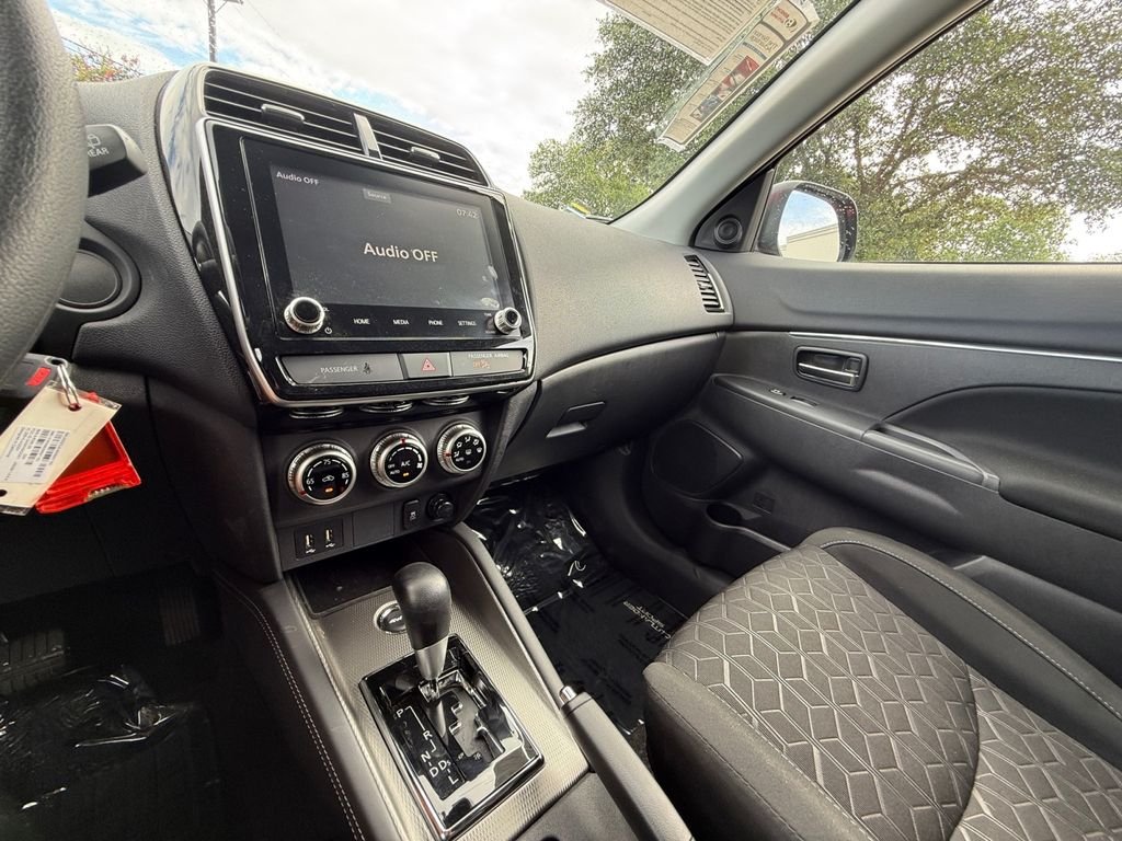 Used 2026  Mitsubishi 2.0 ES image 15