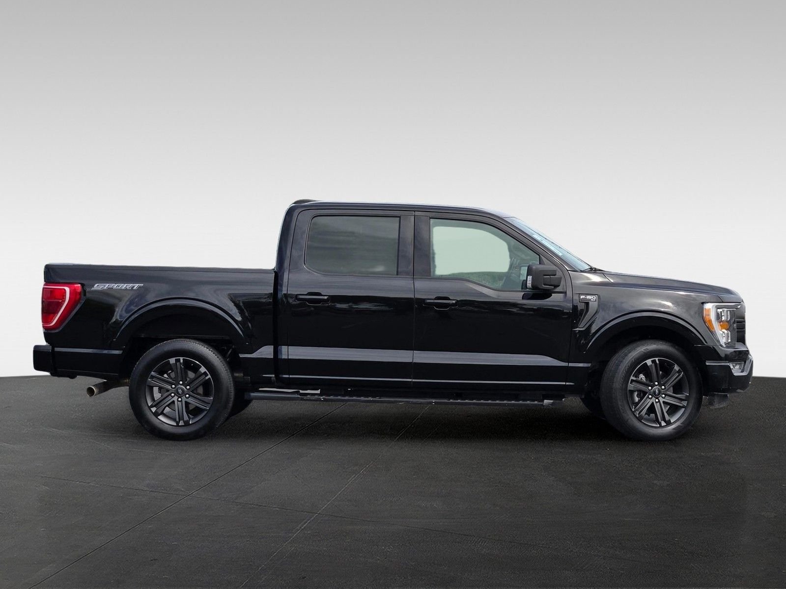 2023 Ford F-150 XLT photo 2