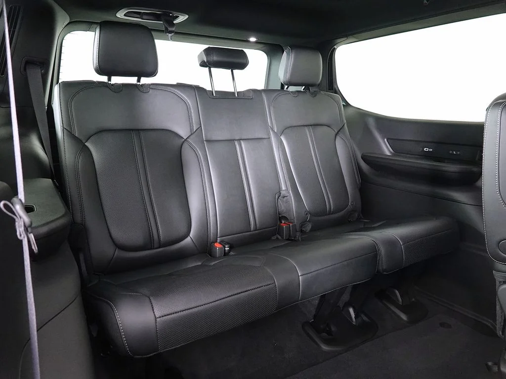 New 2026 Bright White Clear-Coat Exterior Paint Jeep Limited Altitude image 21
