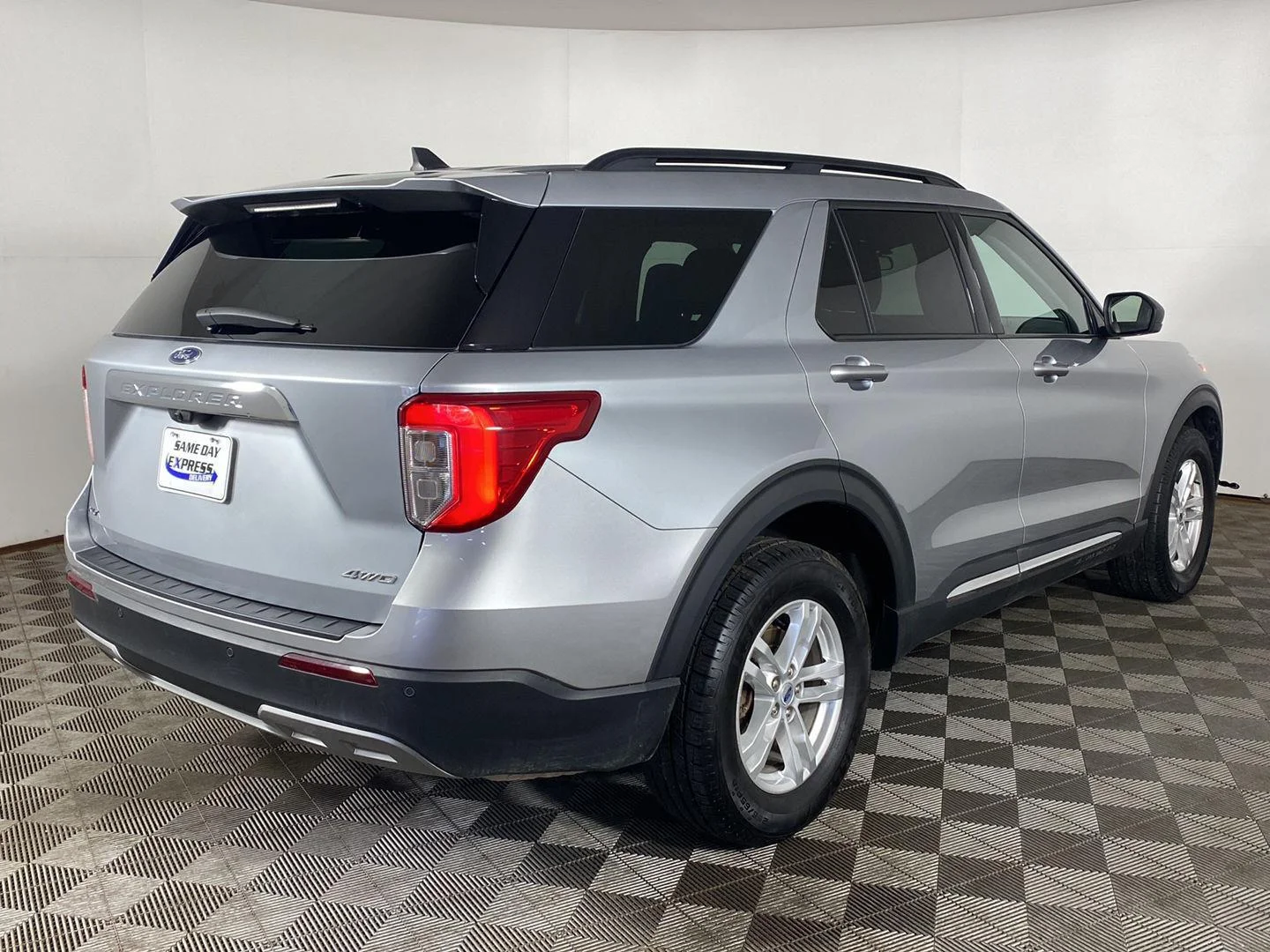 Used 2023 Silver Metallic Ford XLT image 21