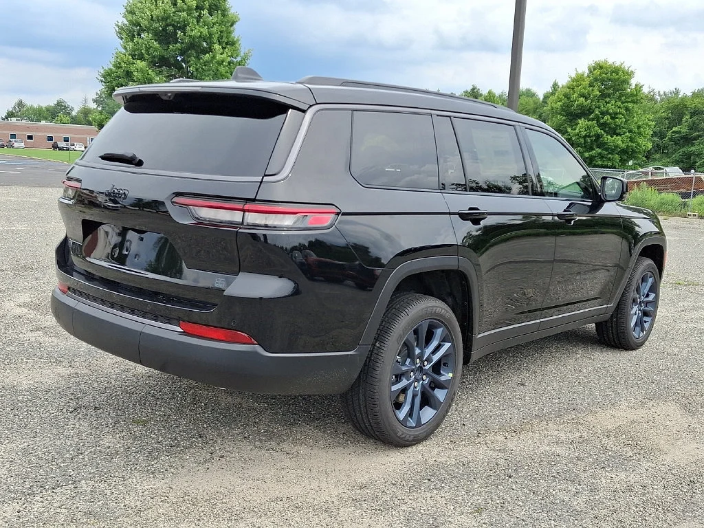 New 2026 Diamond Black Crystal Pearl-Coat Exterior Paint Jeep 85th Anniversary Edition image 8