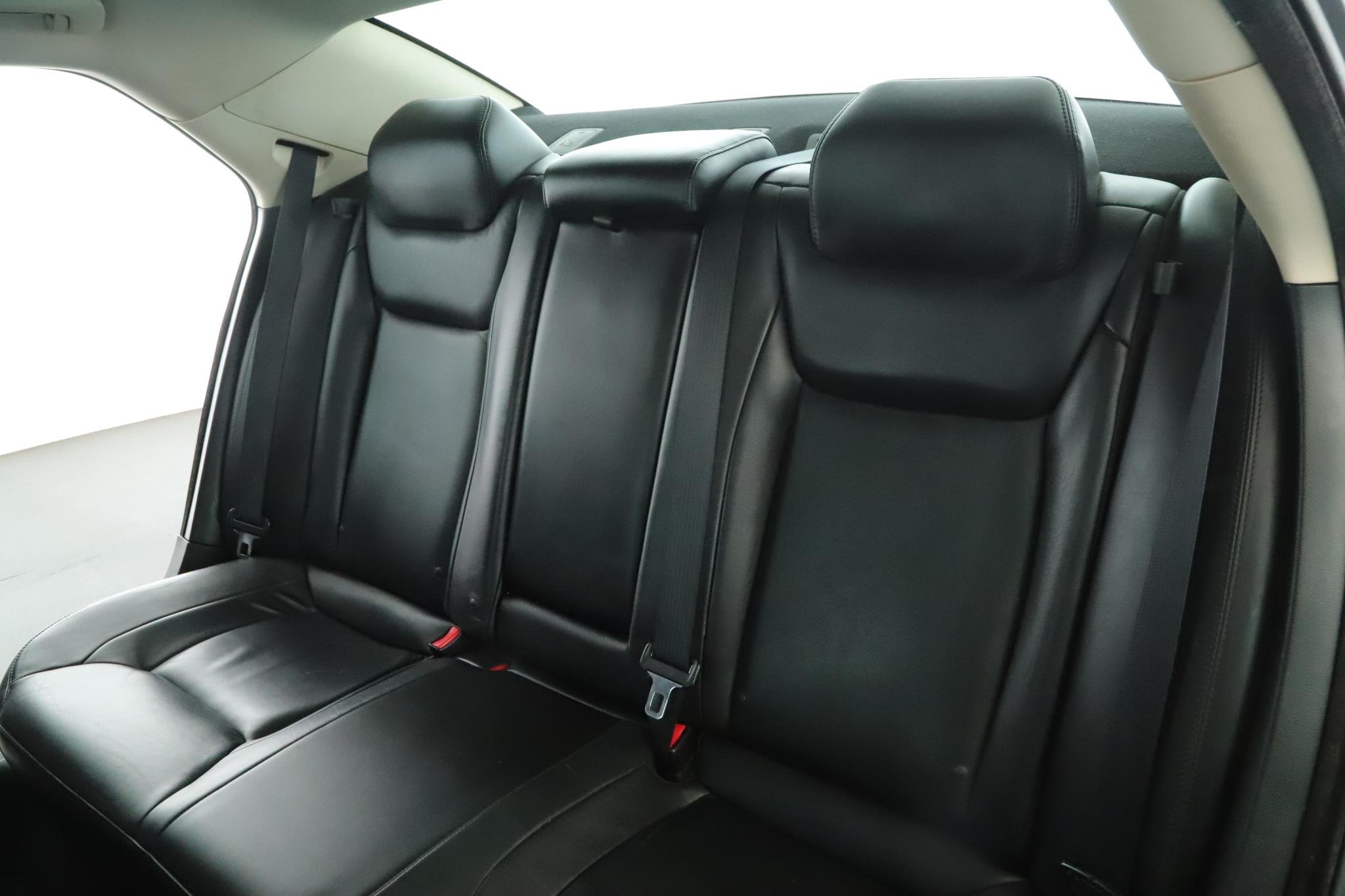 Used 2015 Granite Crystal Metallic Clearcoat Chrysler Limited AWD image 5