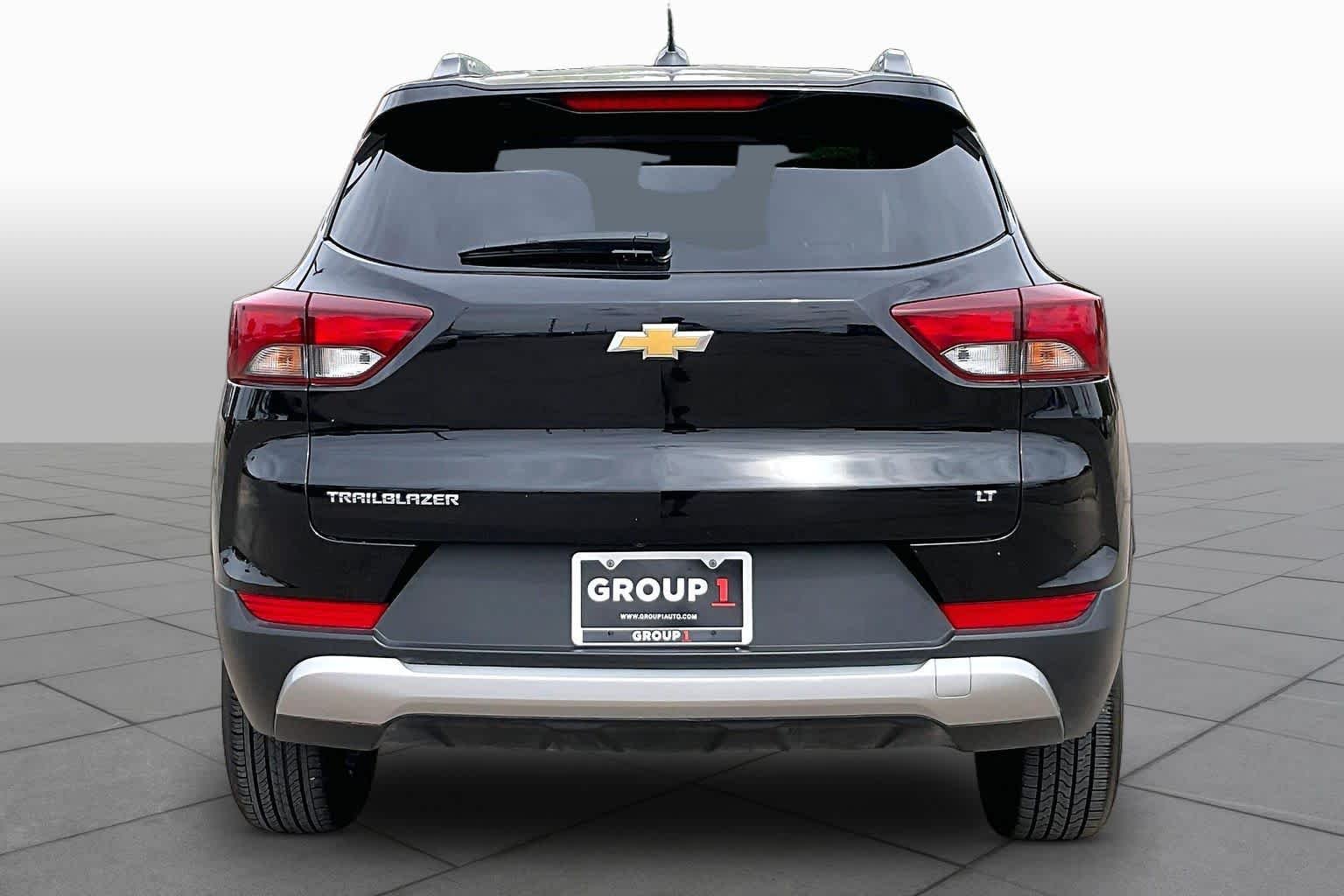 Used 2025 Mosaic Black Metallic Chevrolet LT image 5
