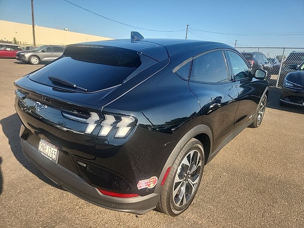Used 2024 Black Ford Select image 12