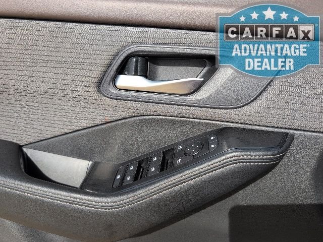 Used 2023  Nissan SV image 15