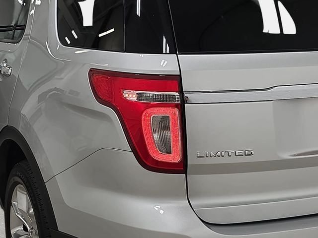 Used 2011 Silver Ford Limited image 33