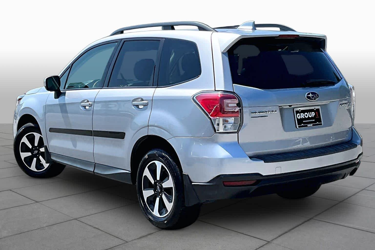Used 2017 Ice Silver Metallic Subaru Premium image 10