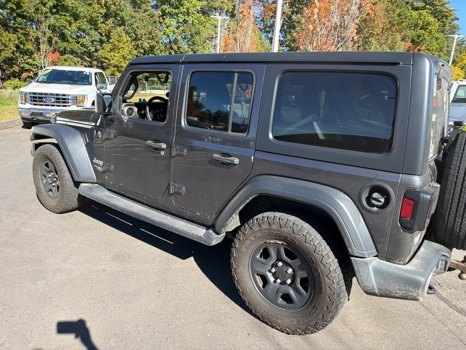 Used 2018 Granite Crystal Metallic Clearcoat Jeep Sport image 7