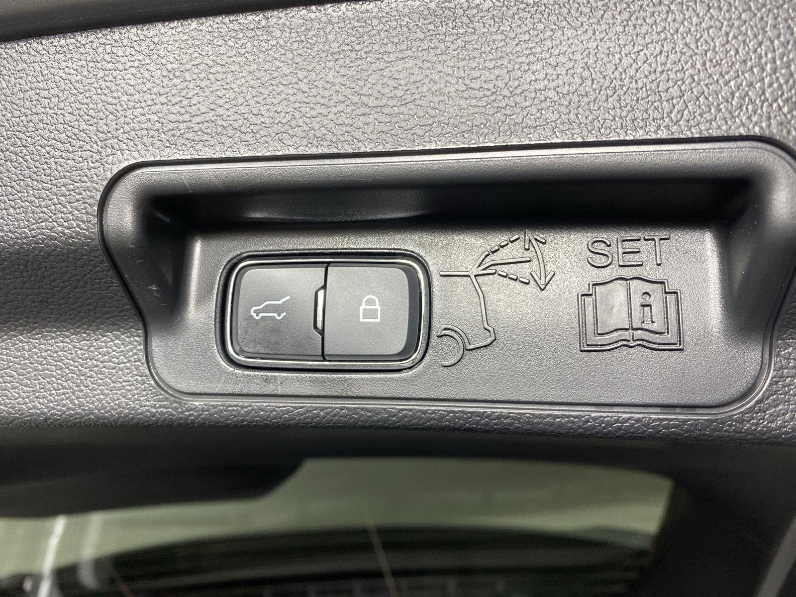 Used 2023 Iconic Silver Ford XLT image 27