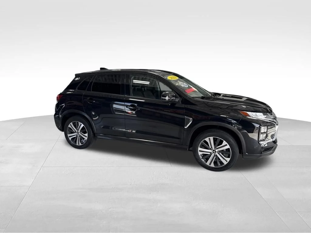 Used 2022 Black Mitsubishi 2.0 SE image 6