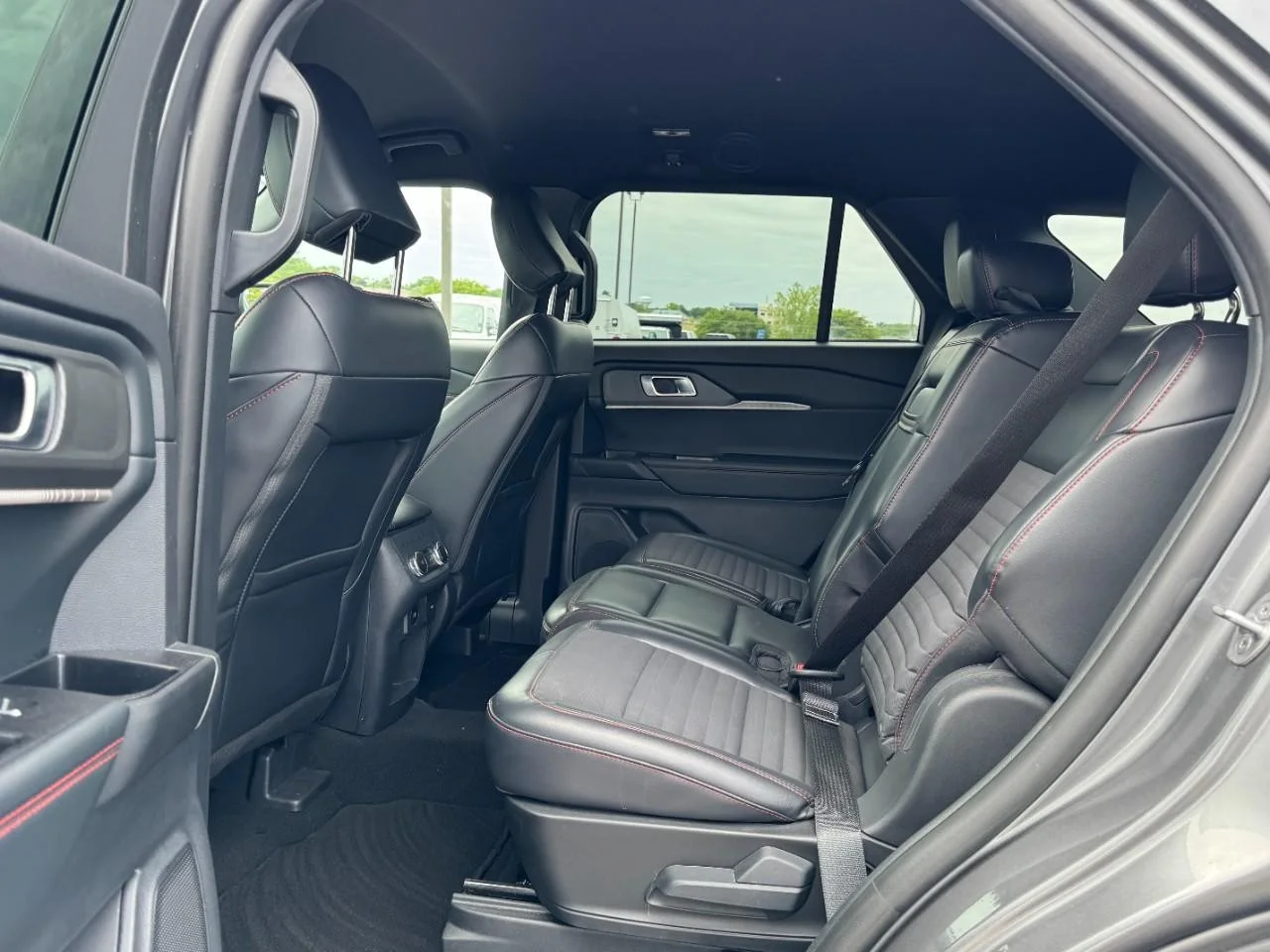 Used 2025 Carbonized Gray Metallic Ford ST-Line 4WD image 10