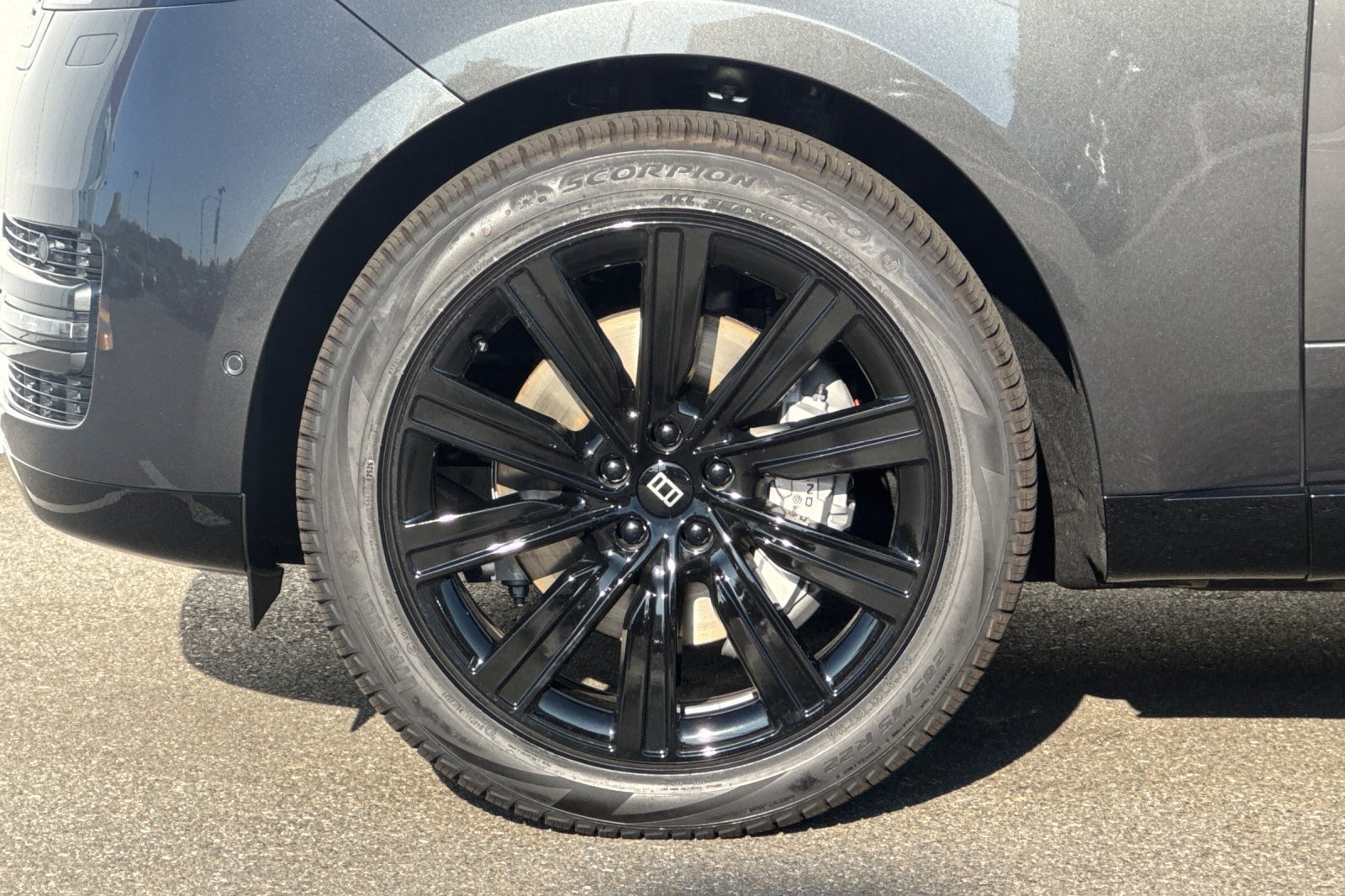 New 2027 Carpathian Grey Land Rover SE image 33