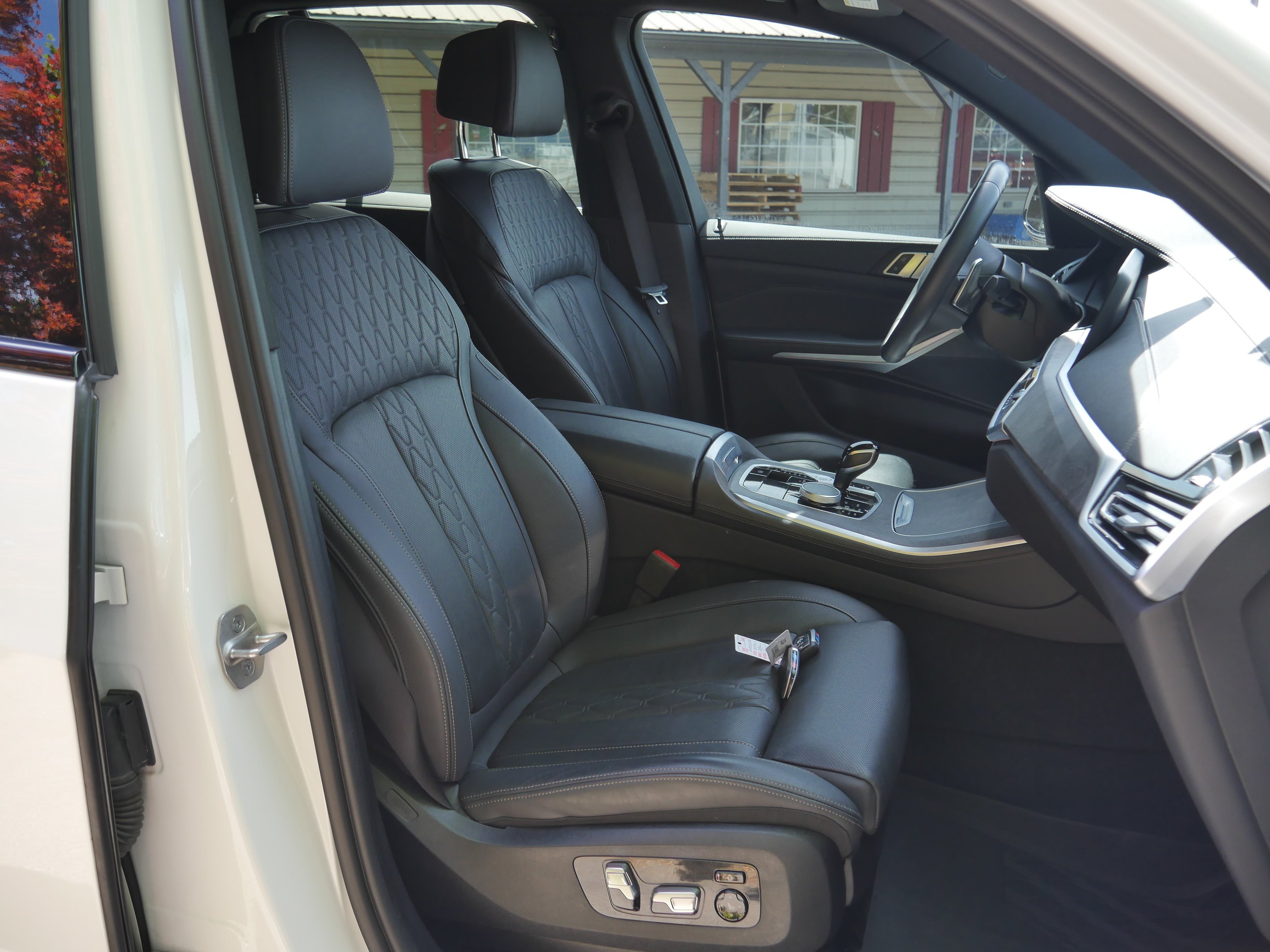 Used 2022 Alpine White BMW xDrive40i image 28