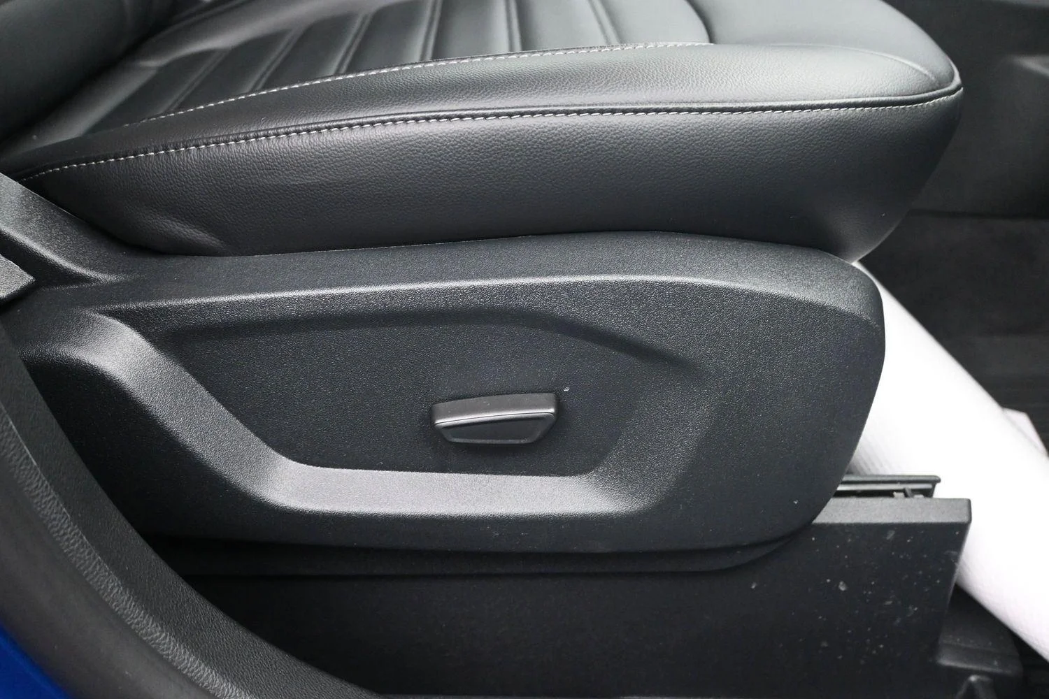 Used 2024 Atlas Blue Ford SEL image 8