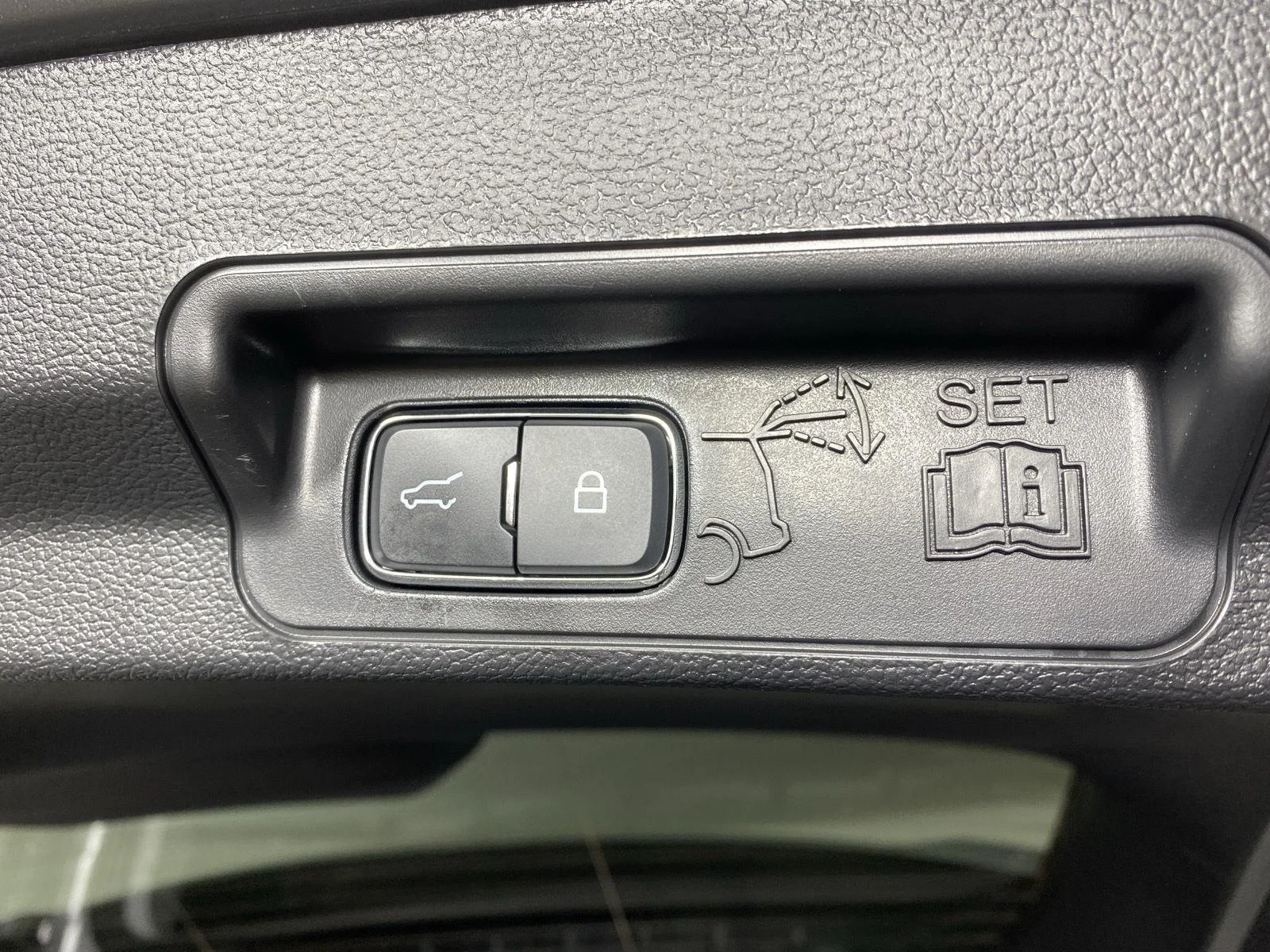 Used 2023 Iconic Silver Ford XLT image 27