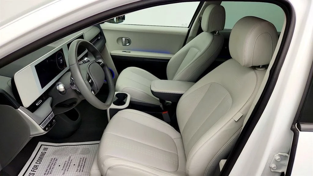 Used 2024 Atlas White Hyundai Limited AWD image 11
