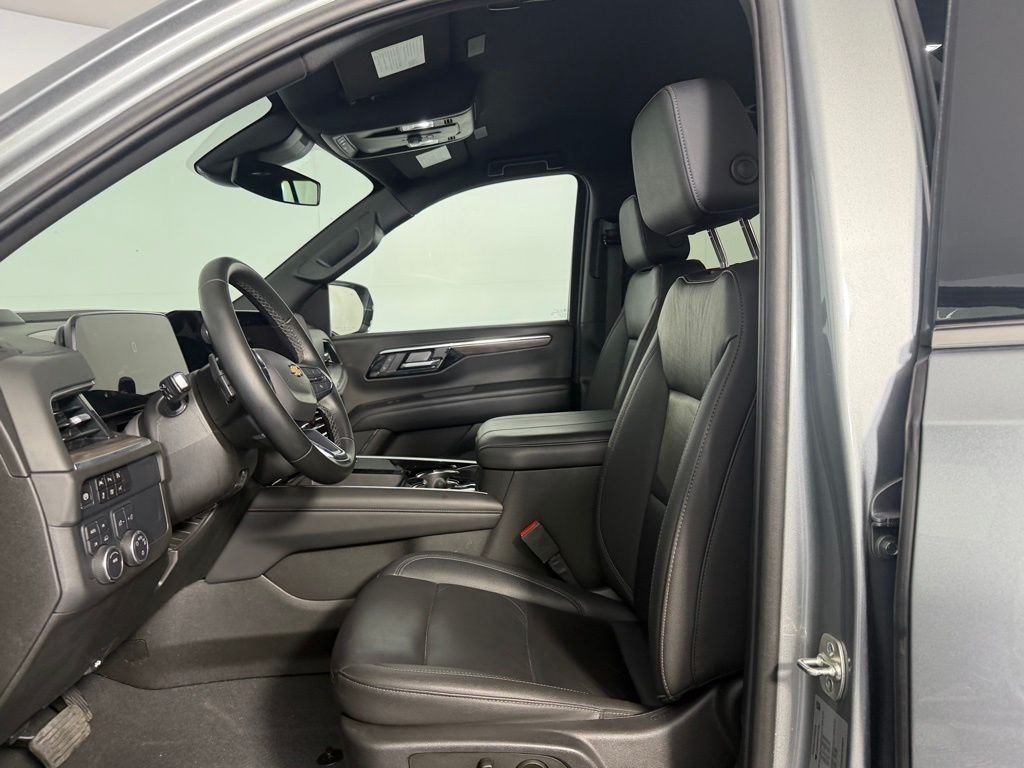 Used 2025 Sterling Gray Metallic Chevrolet LT image 17