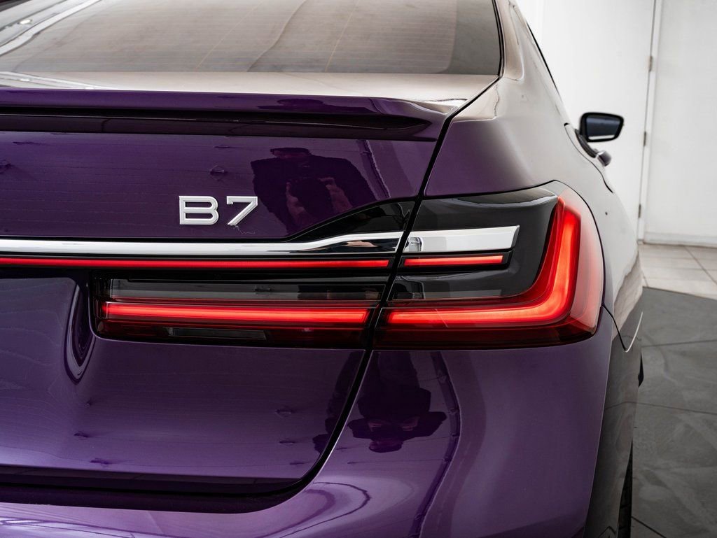 Used 2022 Twilight Purple Metallic BMW ALPINA B7 xDrive image 9