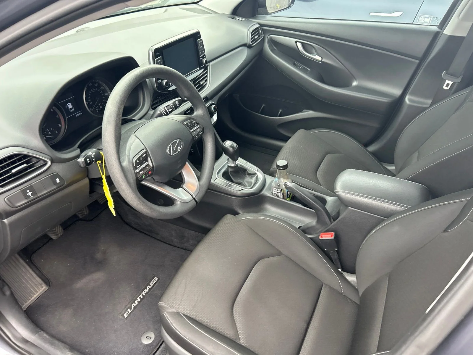 Used 2018 Summit White Hyundai Base image 5