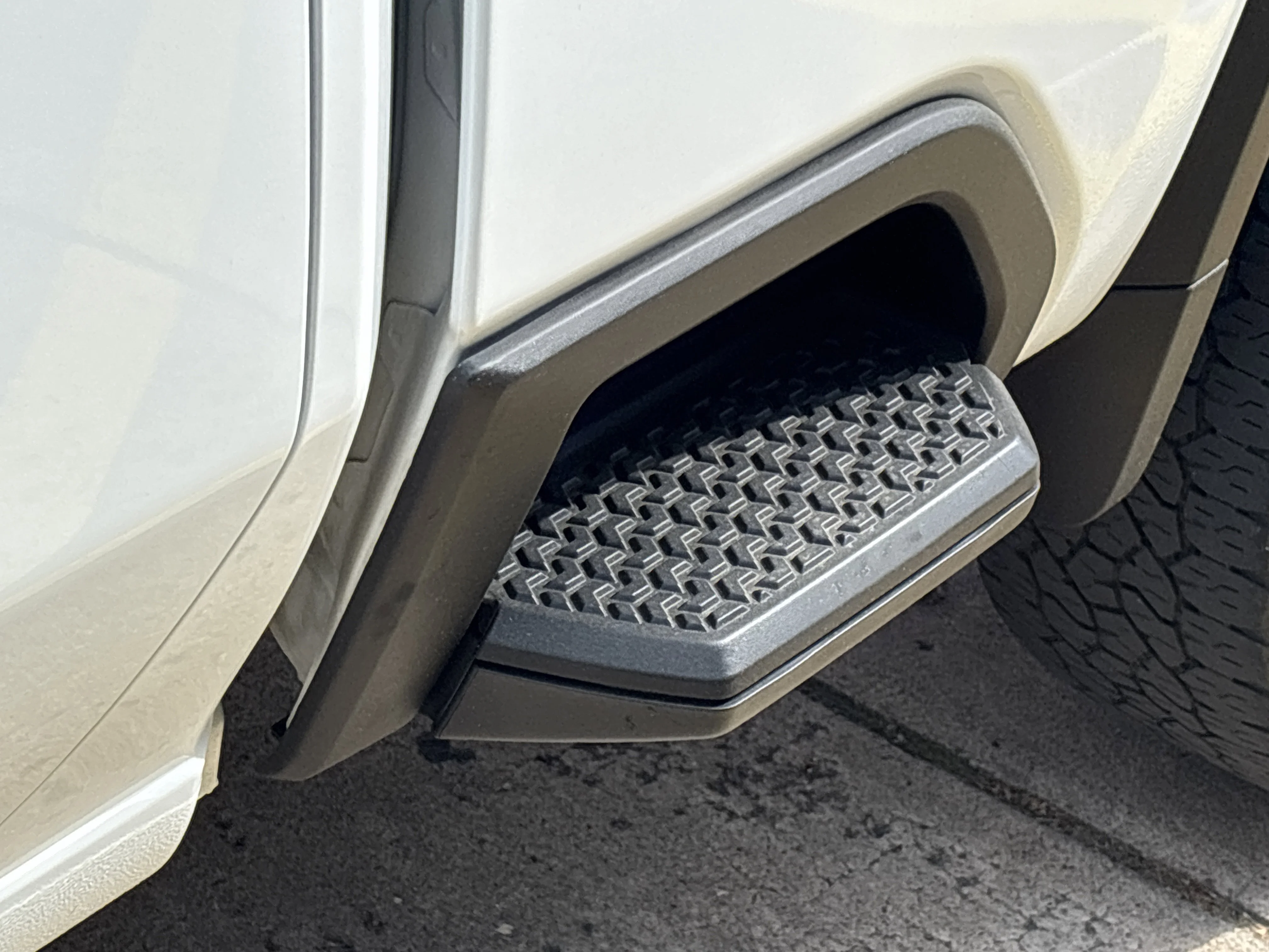 Used 2022 Summit White Chevrolet LTZ 4WD image 19