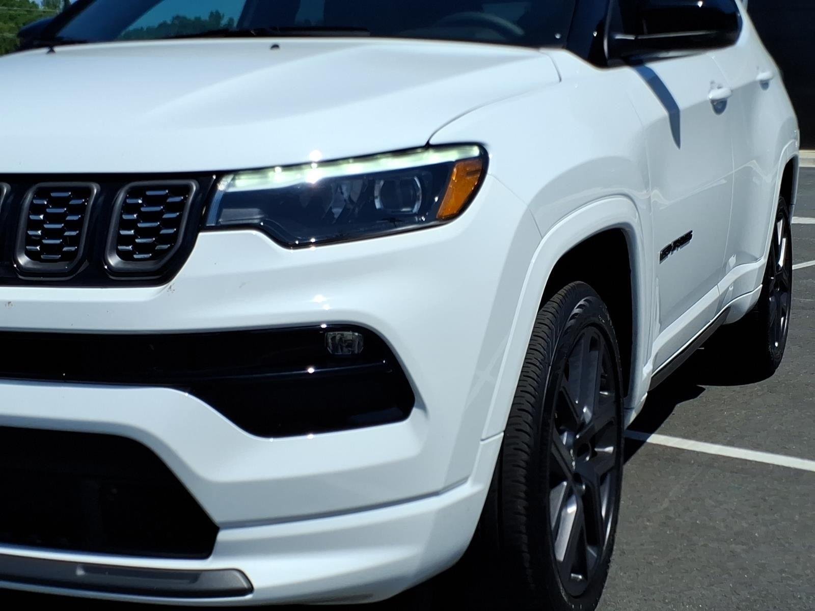 Used 2024 Bright White Clearcoat Jeep Limited image 15