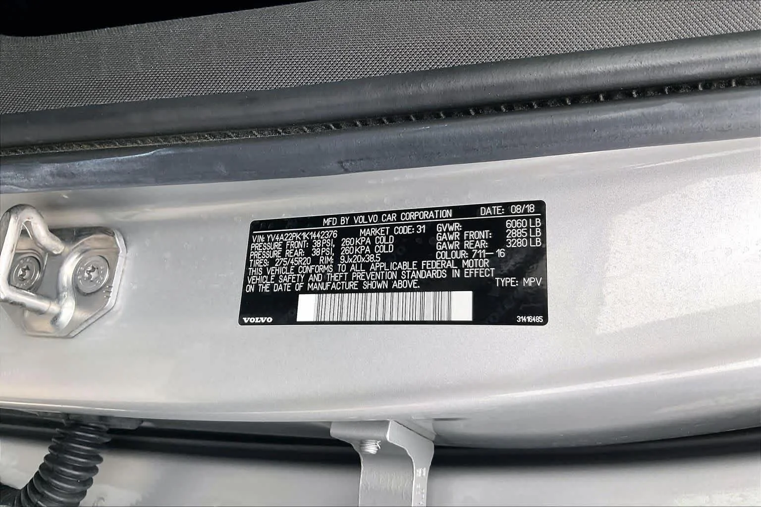 Used 2019 Bright Silver Metallic Volvo Momentum image 33