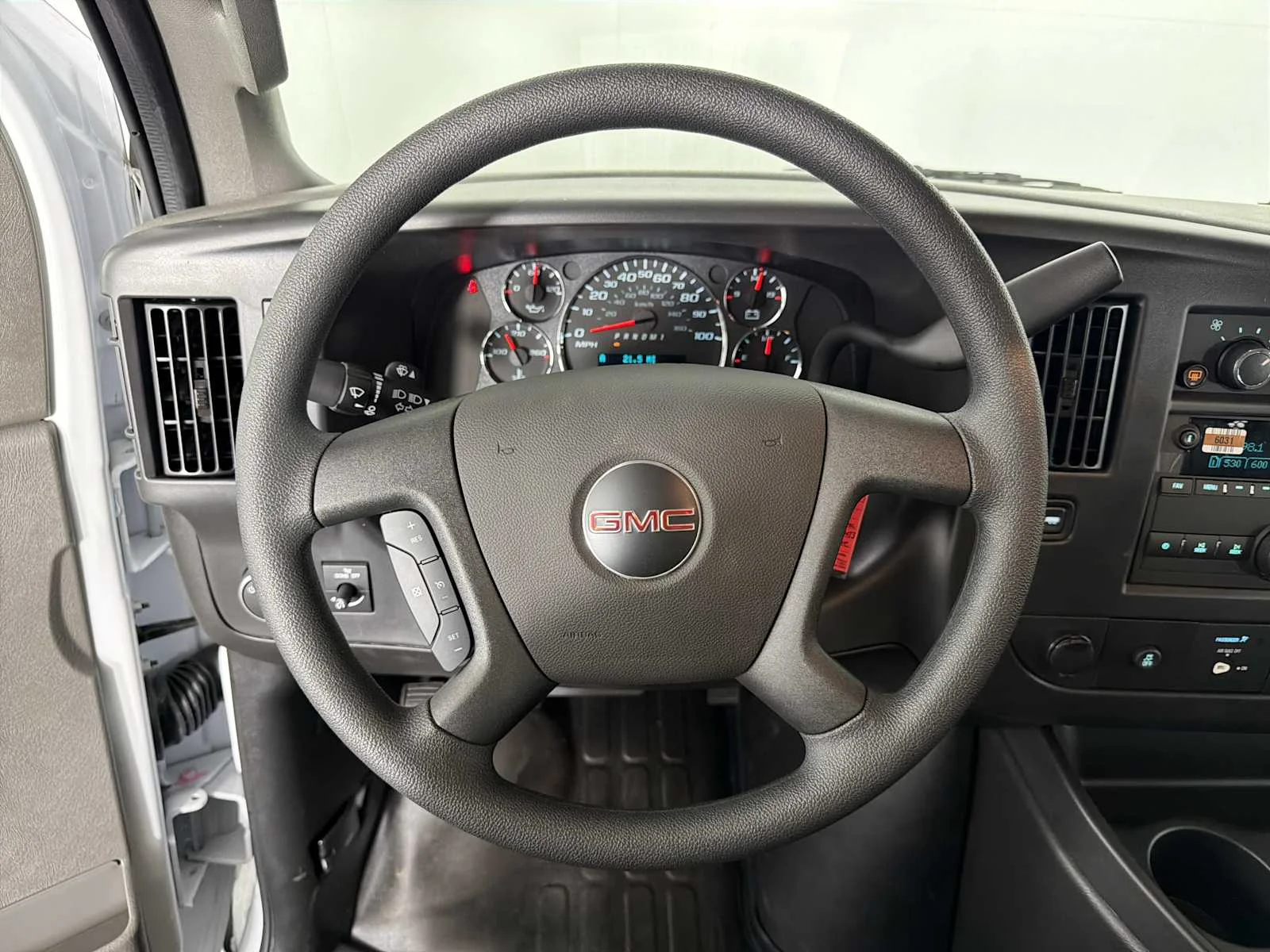 2025 GMC Savana Cargo Work Van - Photo 24