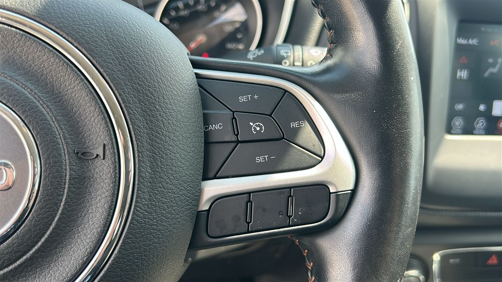 Used 2020 Black Jeep Latitude image 24