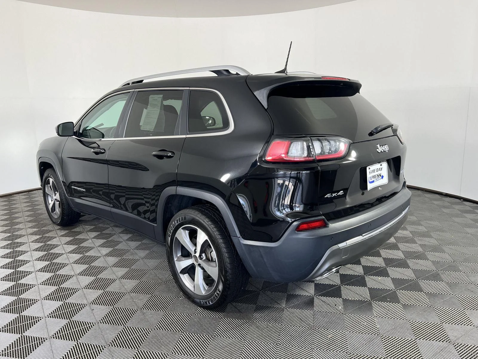 Used 2020  Jeep Limited image 27