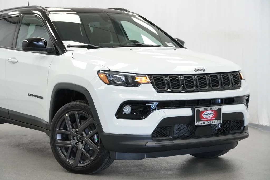 New 2026 Bright White Clear-Coat Exterior Paint Jeep Limited image 3