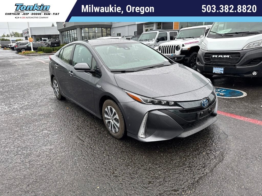 Used 2020 Magnetic Gray Metallic Toyota XLE image 1