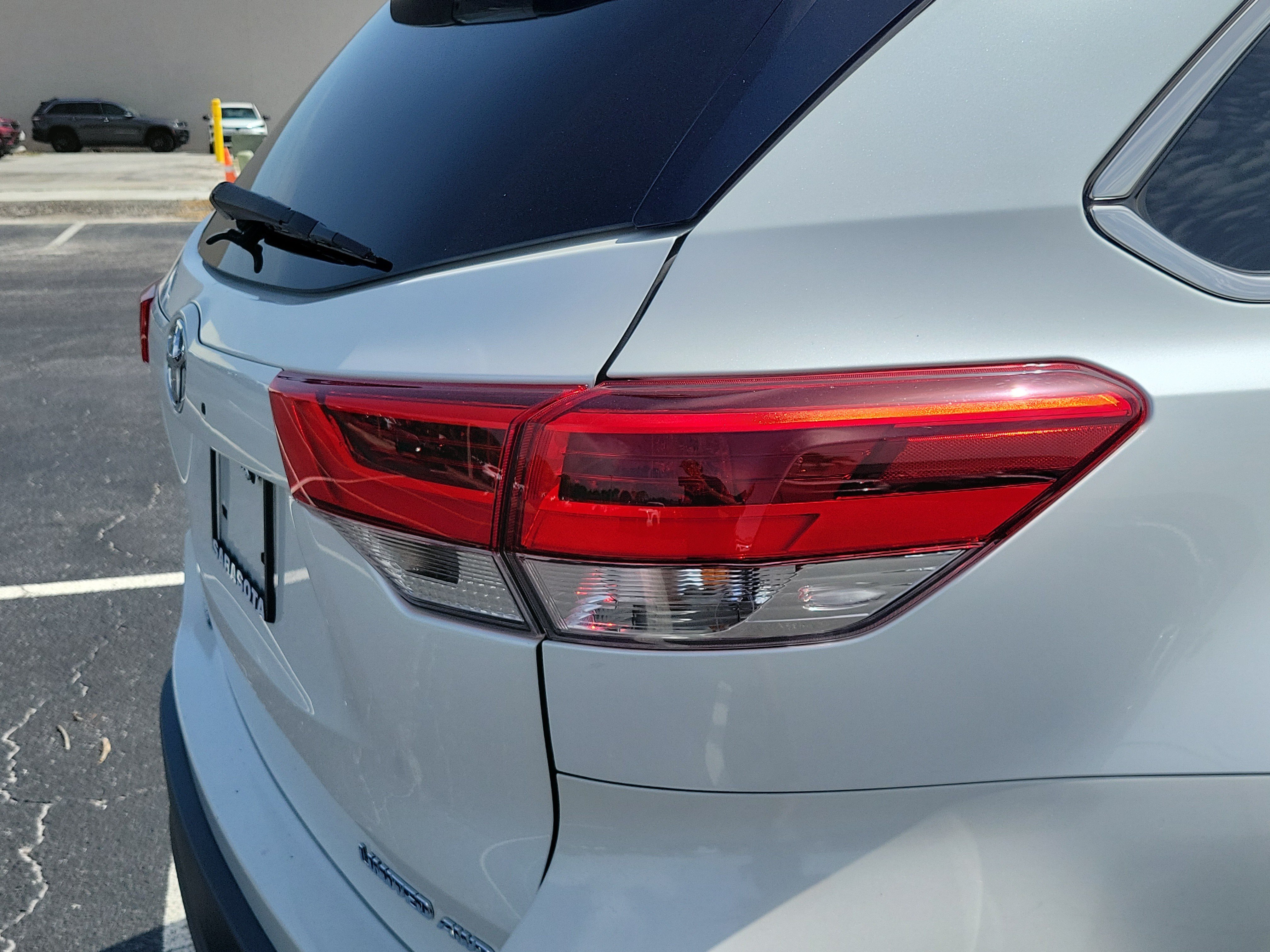 Used 2018 Blizzard Pearl Toyota Limited image 10