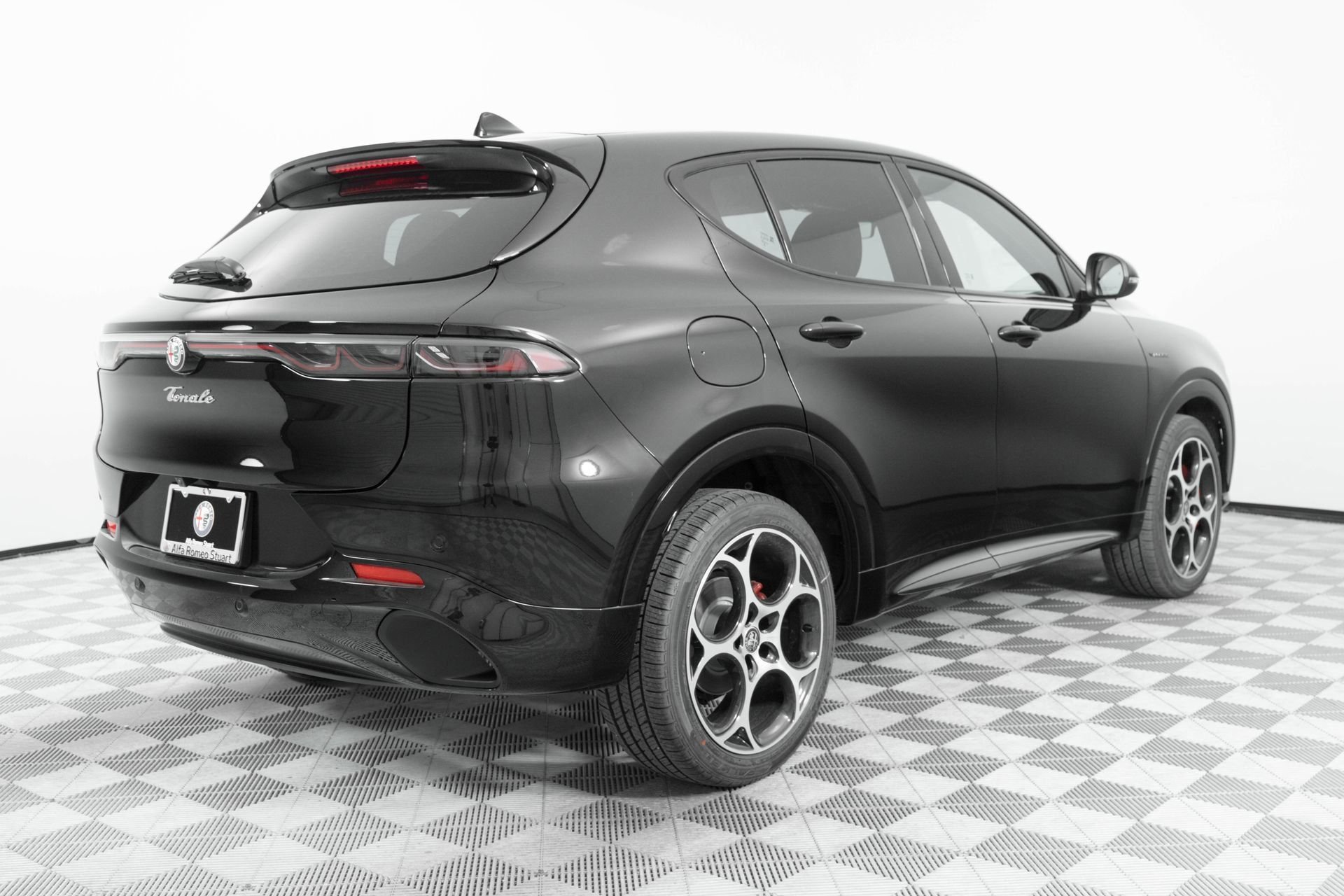 New 2025 Alfa Black Exterior Paint Alfa Romeo Base image 7