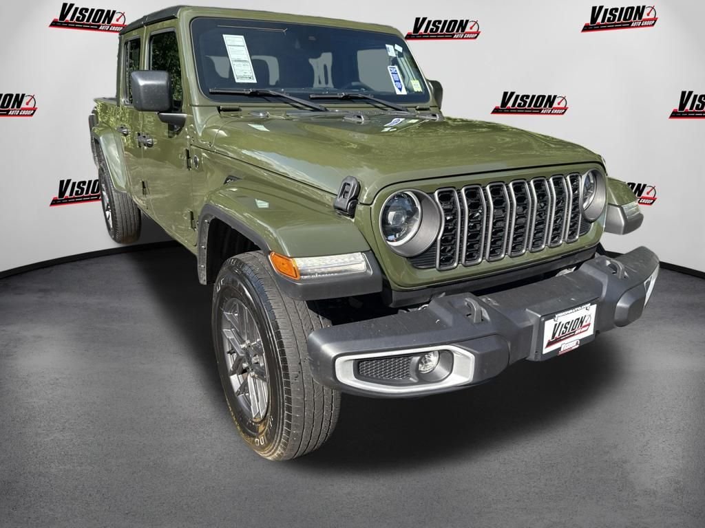 Used 2024 Green Jeep Sport S image 3