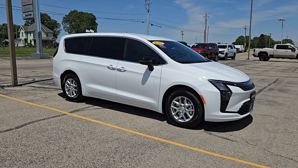New 2027 Bright White Clear-Coat Exterior Paint Chrysler Select image 2
