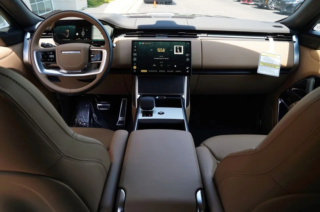 New 2026 Carpathian Grey Land Rover SE image 10