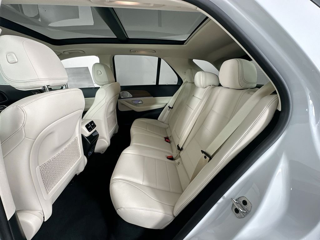 New 2026 MANUFAKTUR Moonlight White Metallic Mercedes-Benz GLE 450 image 26