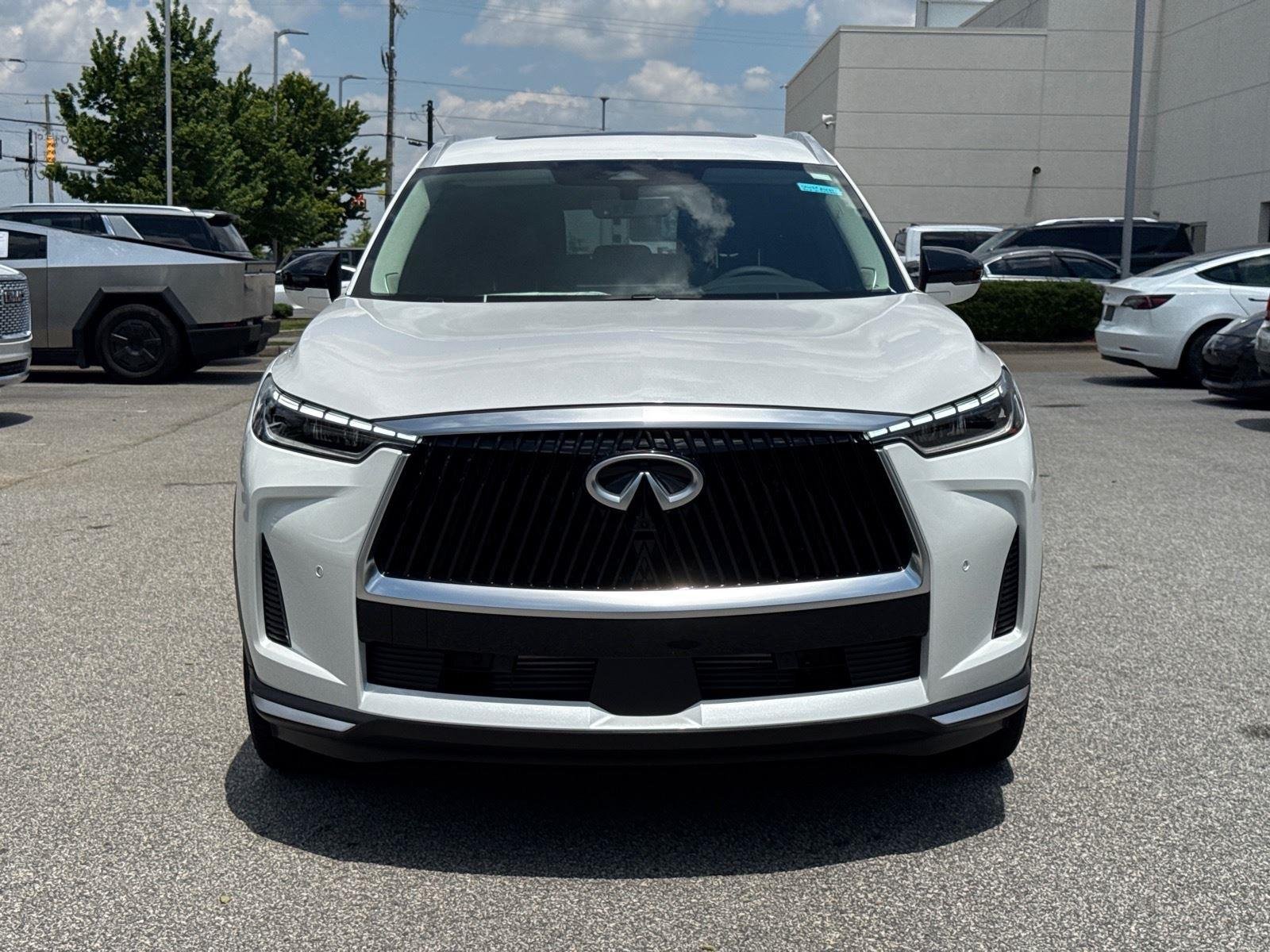 New 2027 RADIANT WHITE INFINITI Luxe FWD image 8