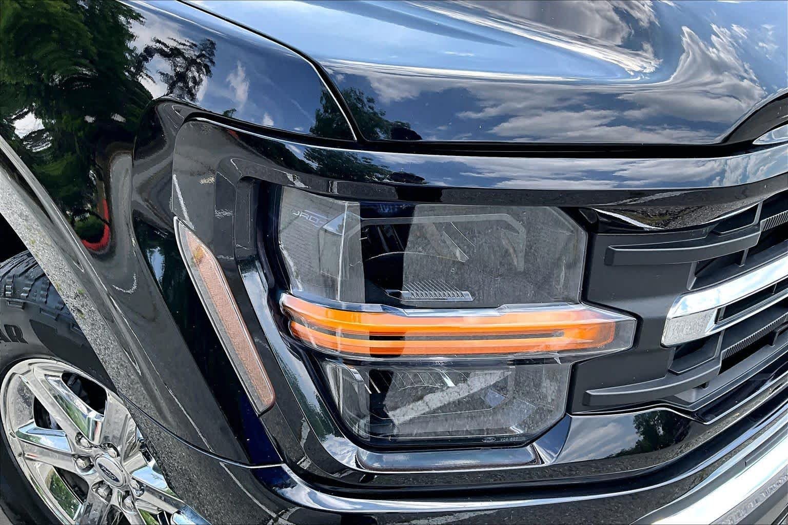 Used 2025 Agate Black Metallic Ford XLT image 27