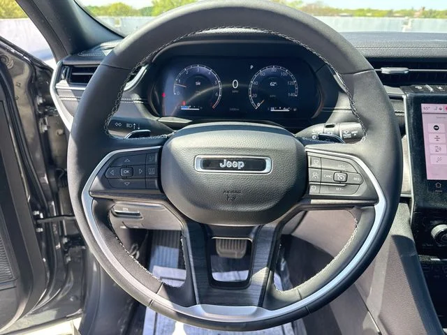 Used 2024 Gray Jeep Limited image 14