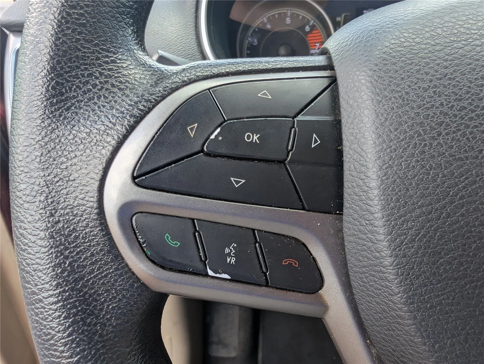 Used 2019 Velvet Red Pearlcoat Jeep Latitude image 21