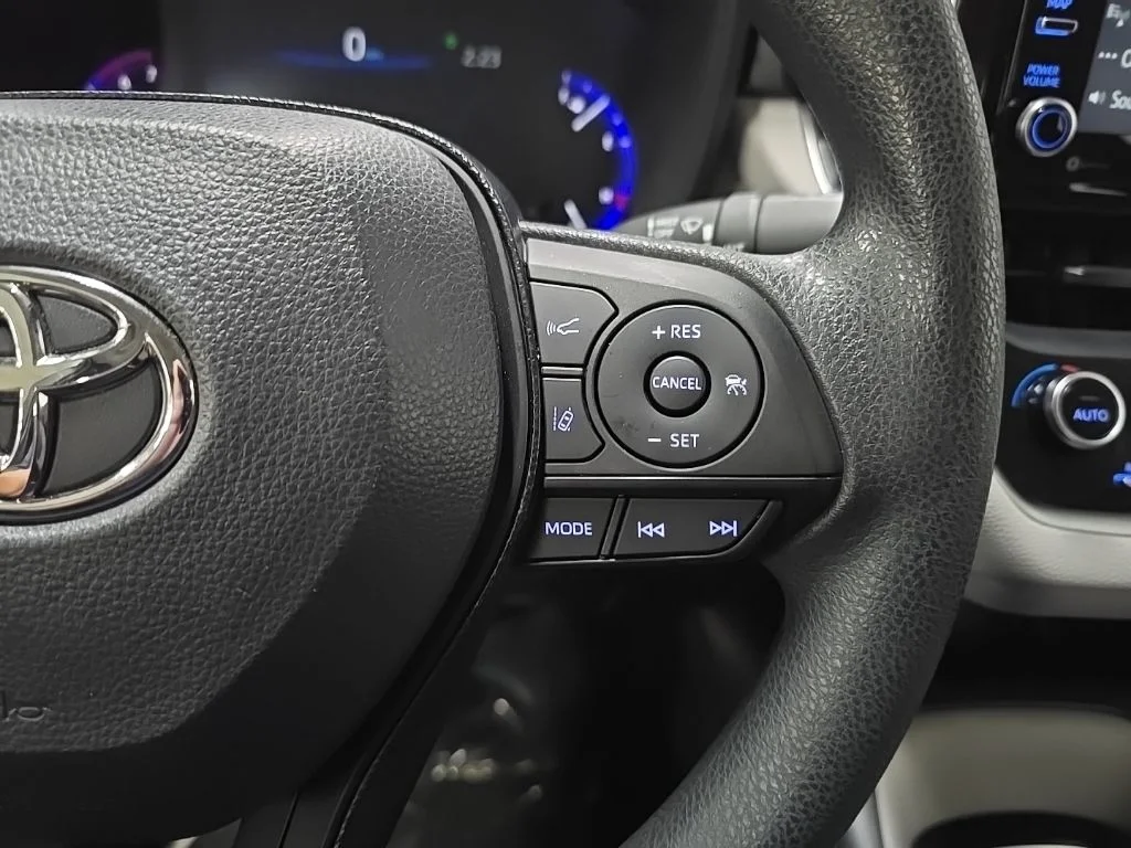 Used 2021  Toyota LE image 20