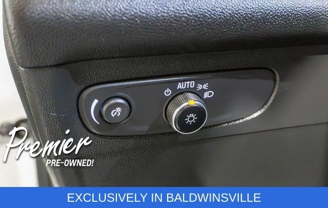 Used 2023 Summit White Buick Preferred image 18