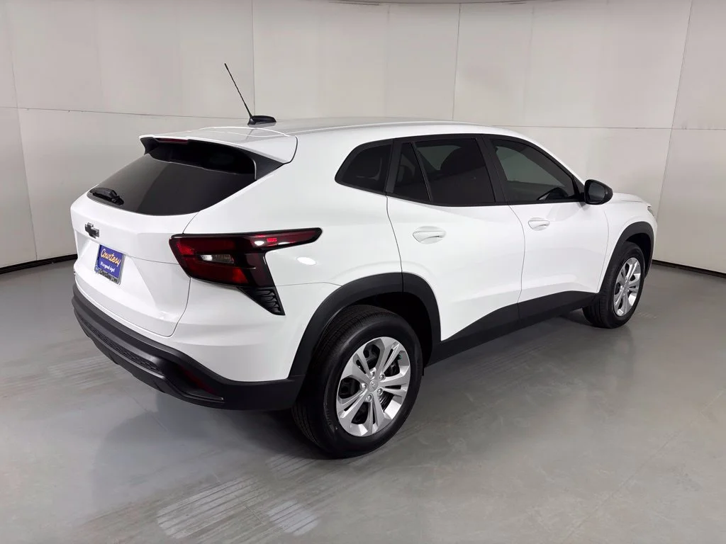 2026 Chevrolet Trax LS - Photo 10