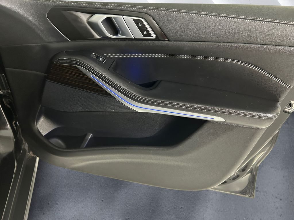 Used 2020 Black BMW sDrive40i image 15