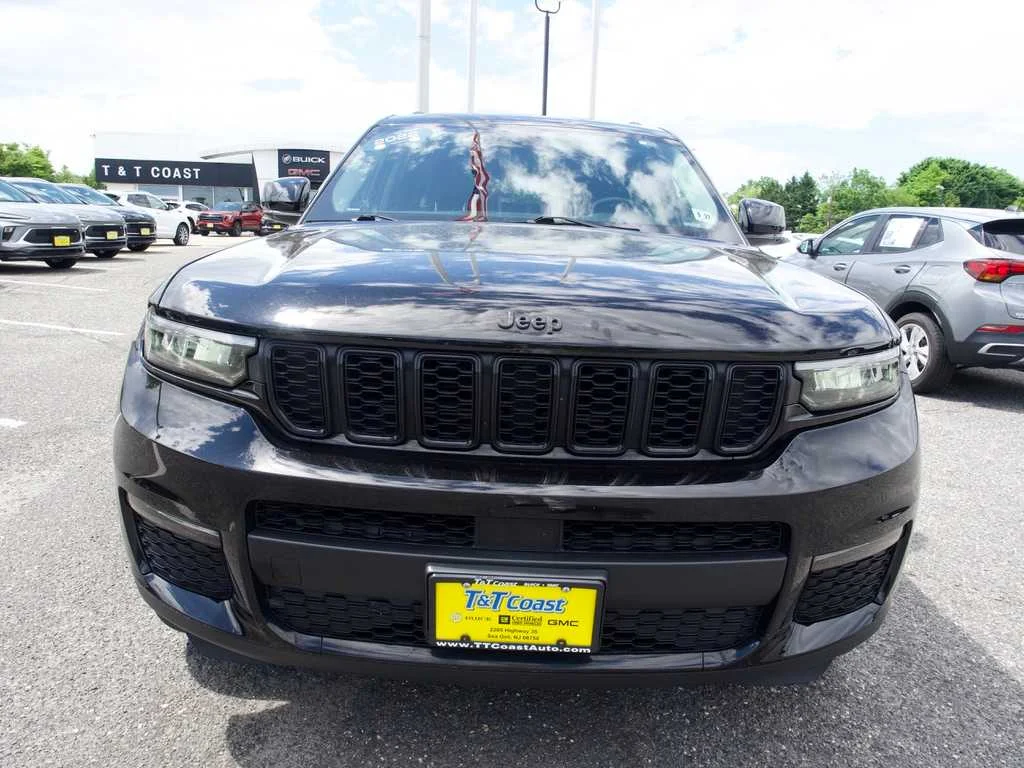 Certified Used 2022 Black Jeep Limited 4x4 image 2