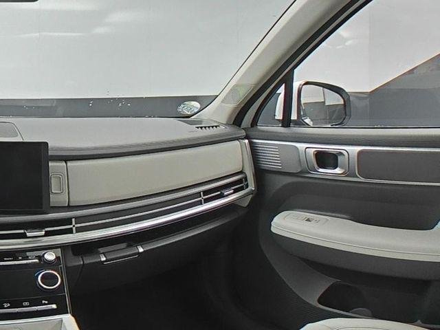 New 2027 White Hyundai SEL AWD image 35