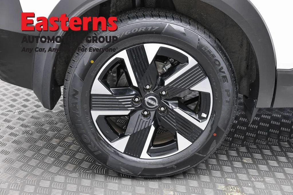 Used 2025 White Nissan SV image 31