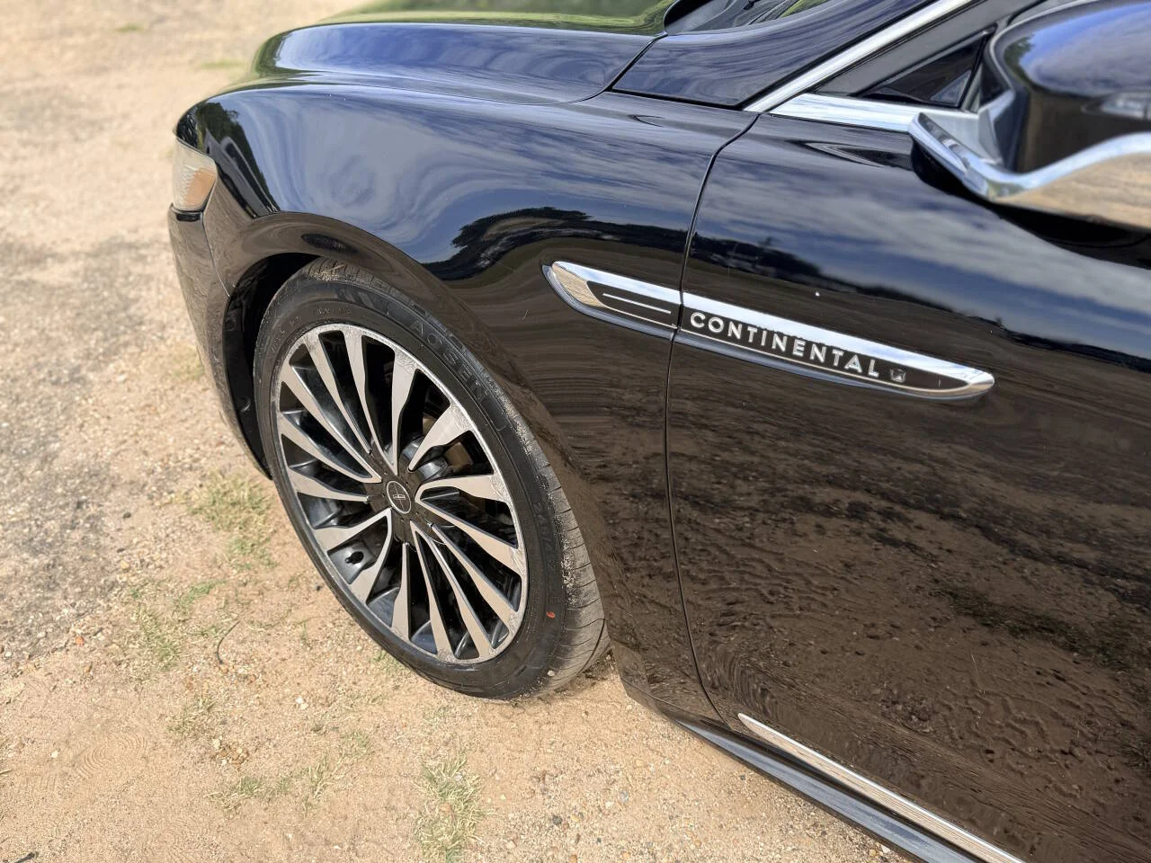Used 2017 Black Lincoln Black Label AWD 4dr Sedan image 11
